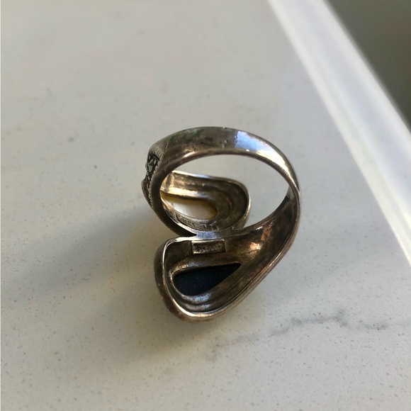 Vintage Black and White Teardrop Marcasite Ring - Picture 6 of 7